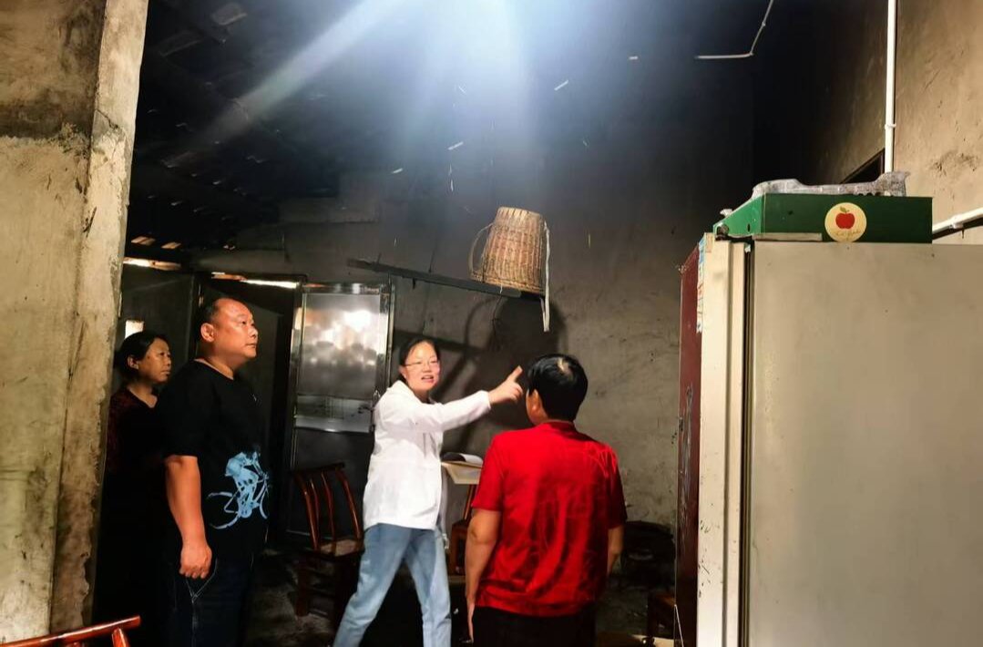 湘西州殘聯(lián)、保靖縣殘聯(lián)對(duì)殘疾人家庭無(wú)障礙改造開(kāi)展回訪(fǎng)調(diào)查