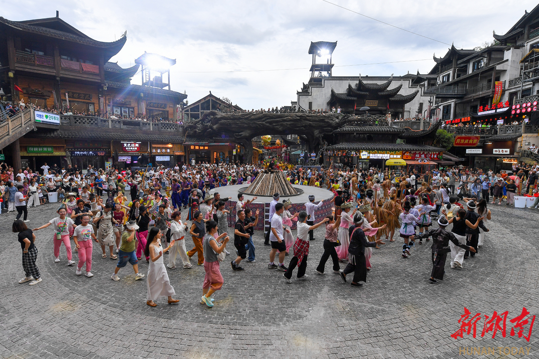 张家界“土家六月六”民俗文化旅游活动周盛大启幕
