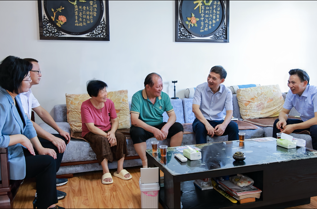 朱洪武走访慰问“光荣在党50年”党员 传承优良传统 赓续红色血脉 汲取奋进力量