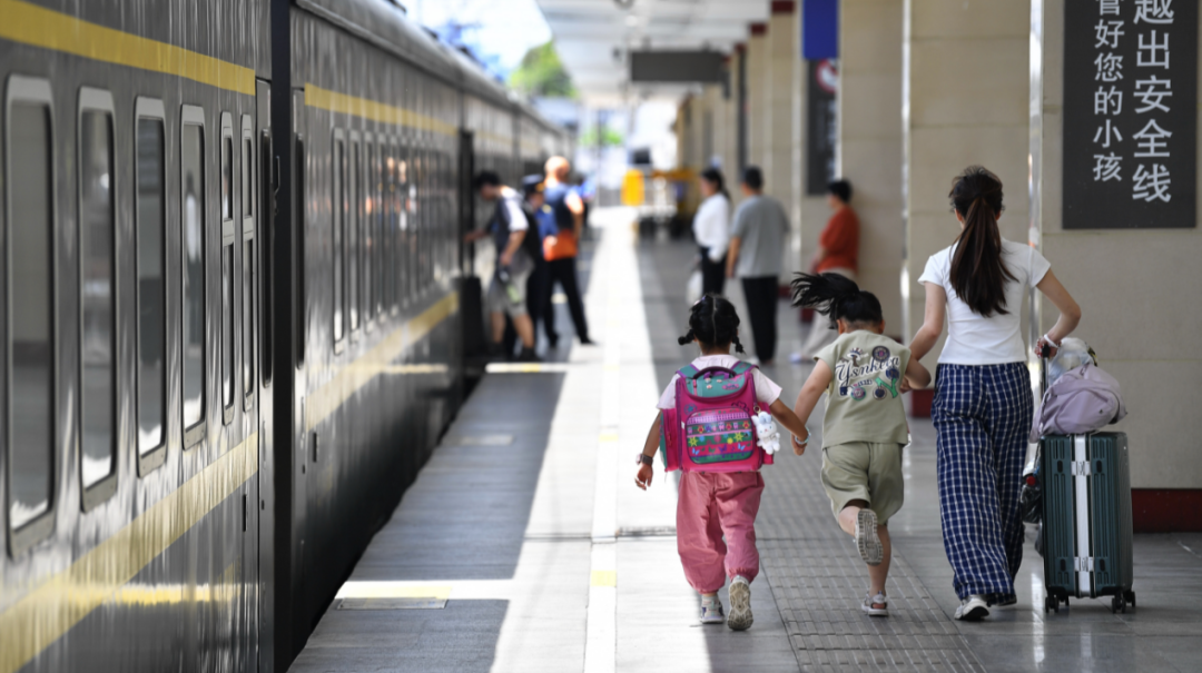 暑运号角吹响，全国铁路打造62天安全便捷夏日之旅……