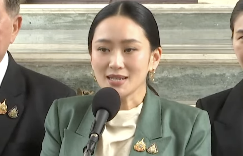 执政未满一年 泰国史上最年轻总理缘何被停职？