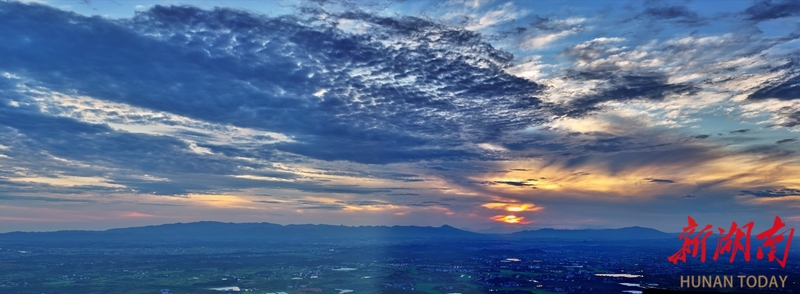 夏日晚霞 溫柔了整片天空