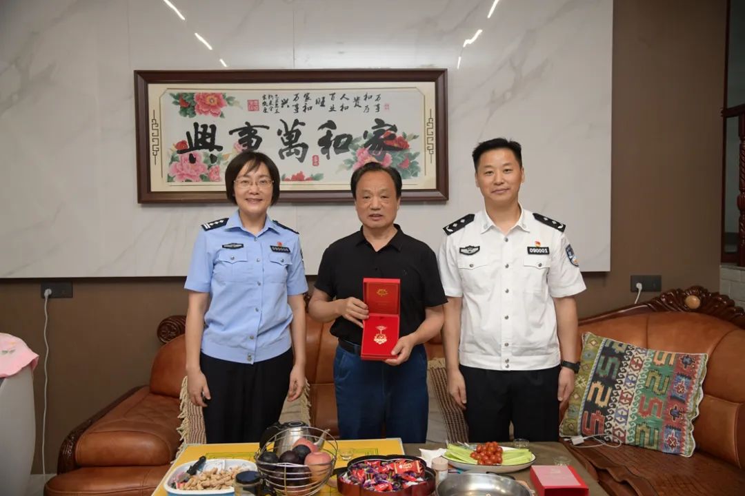 致敬崢嶸歲月 傳承紅色初心——張家界市公安局黨委開(kāi)展“七一”慰問(wèn)活動(dòng)