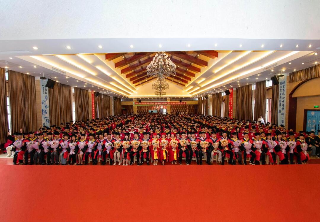 9人考研上岸+20人被企業(yè)“提前鎖定”！湖南軟件職業(yè)技術(shù)大學(xué)首屆職業(yè)本科畢業(yè)生交出“硬核答卷”