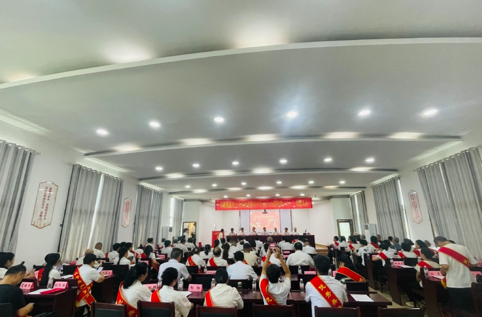 荷塘区月塘街道召开庆祝建党104周年暨“七一”表彰大会