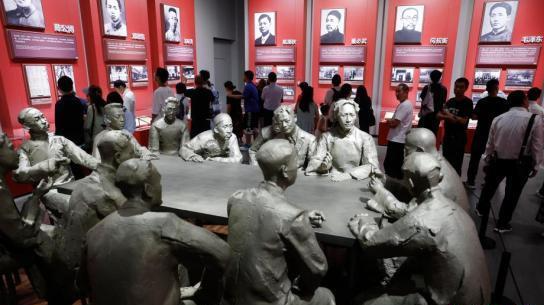 中共一大纪念馆吸引参观者