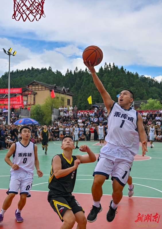 鳳凰禾庫“村BA”引燃夏日激情