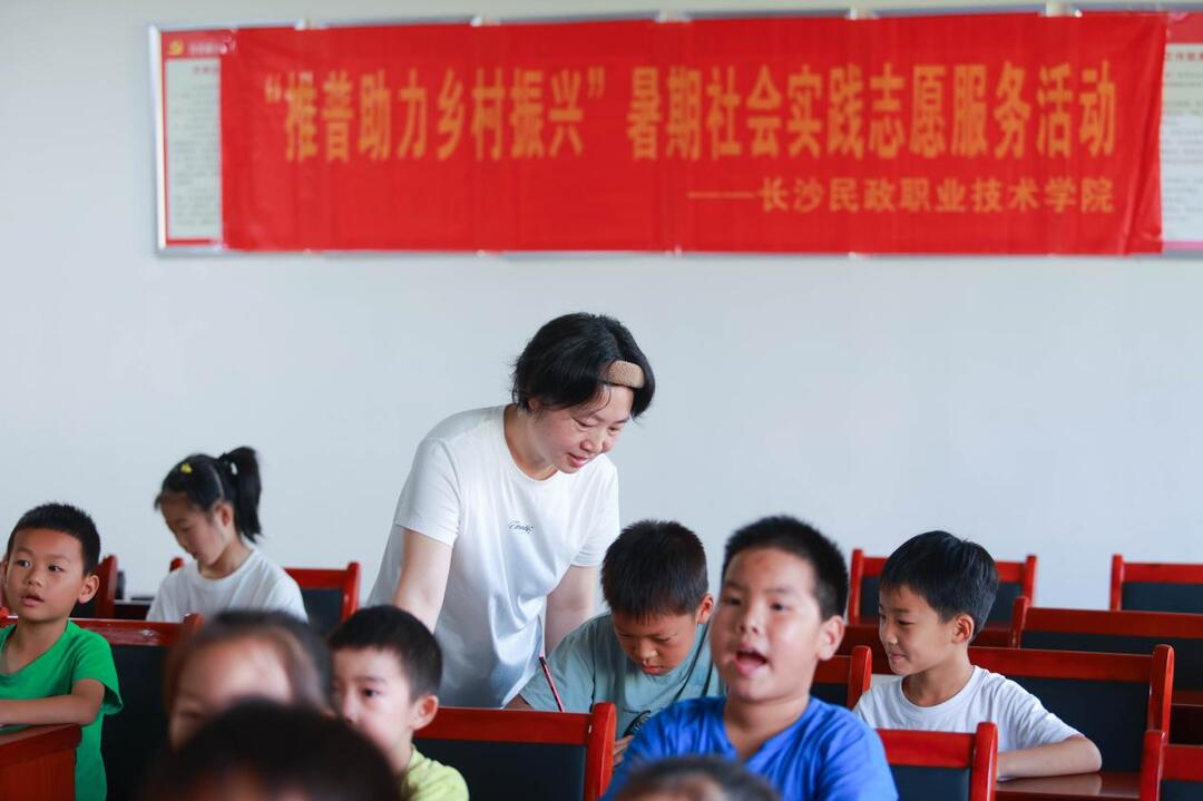 沉浸體驗(yàn)經(jīng)典誦讀 趣味探源漢字文化