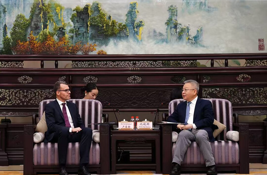 沈晓明会见卢森堡驻华大使卢睿朗一行