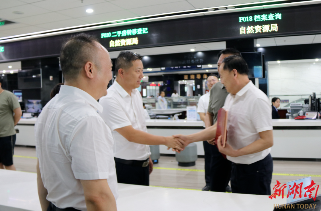 醴陵經(jīng)開(kāi)區(qū)“一把手”全程陪辦 助力企業(yè)終結(jié)五年“無(wú)證之困”
