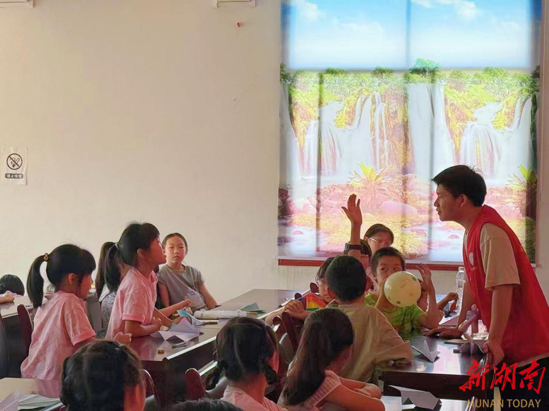 益阳医专“七彩假期”志愿团队到大福坪社区，情景课堂筑牢儿童暑期安全防线