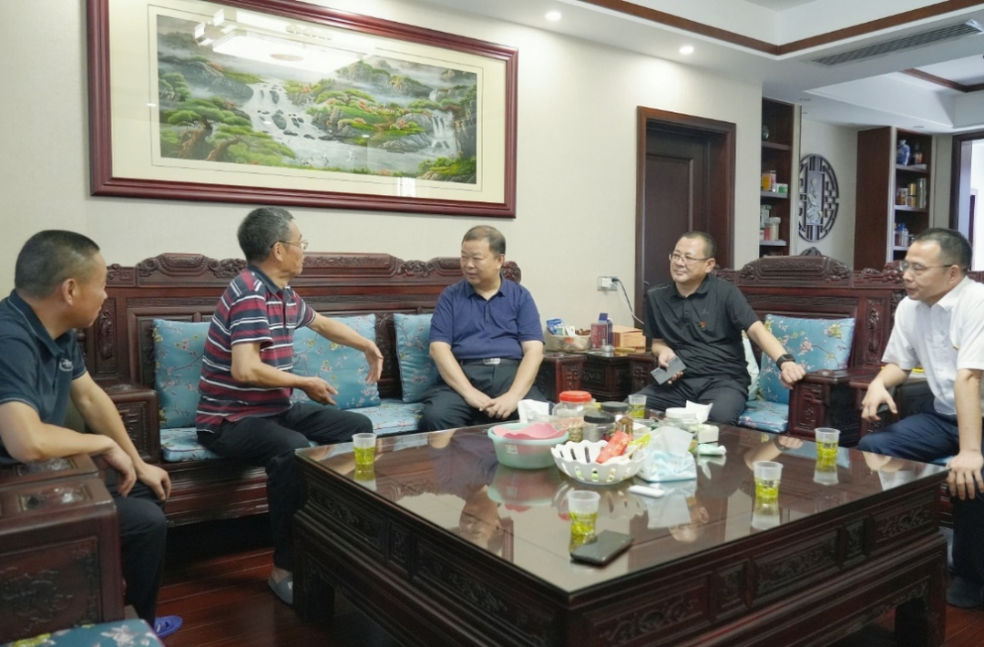 湖南工業(yè)大學(xué)校領(lǐng)導(dǎo)“七一”前夕走訪慰問(wèn)老黨員 傳遞組織關(guān)懷