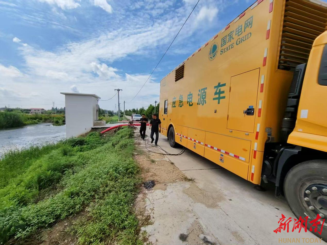 积水漫村？泵机+潜水泵全开排涝！南县青树嘴镇13条渠道脱险
