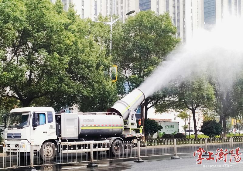 4000余名“城市美容師”為衡陽“沖涼”保潔