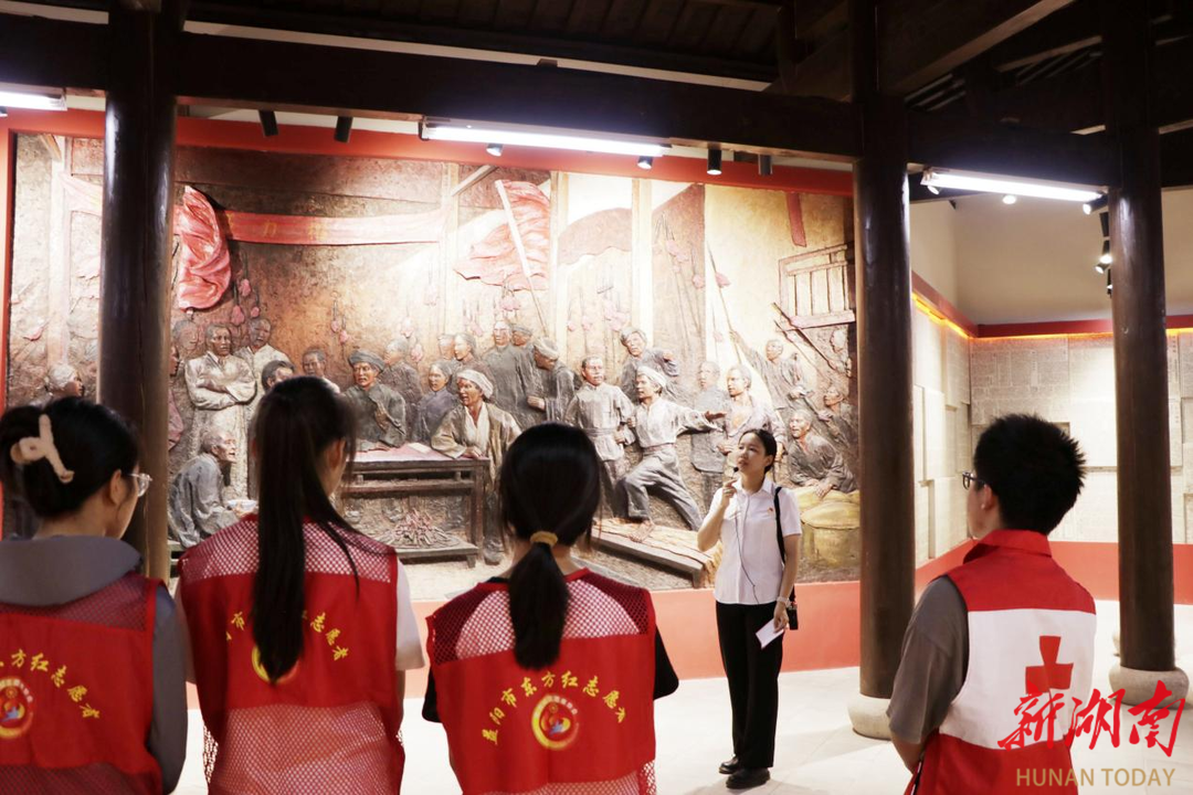 以“红色基因赋能乡村振兴”为主线，选调生在赫山区开展微党课宣讲
