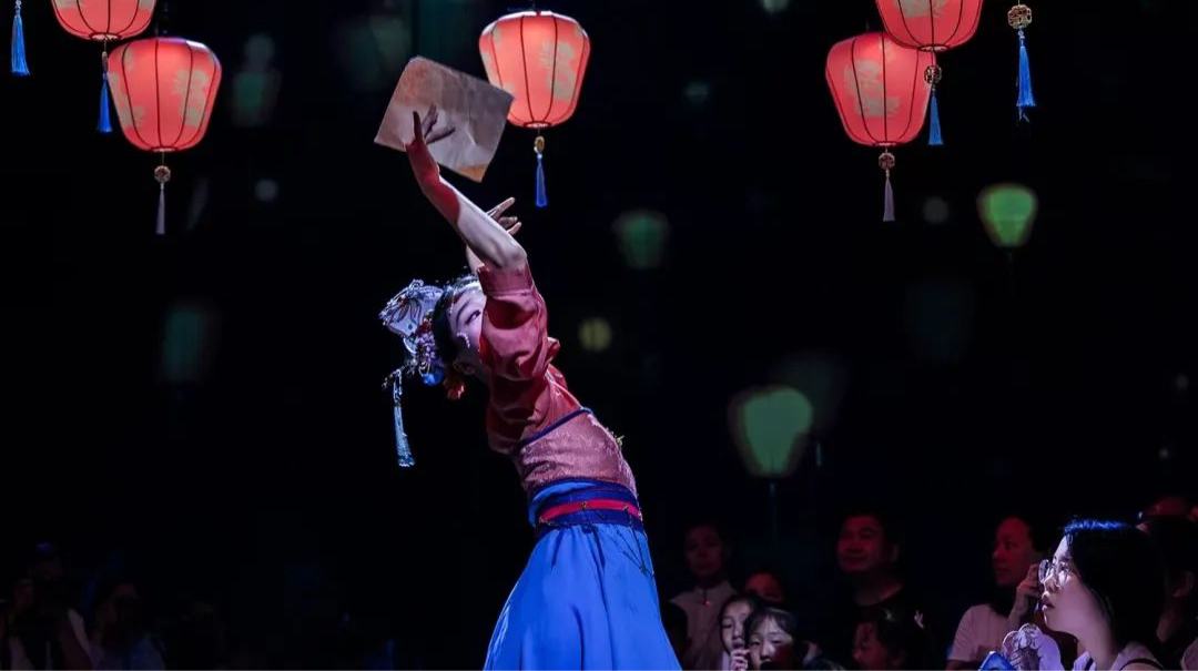 模糊的不是光影，是未被定义的夏天……