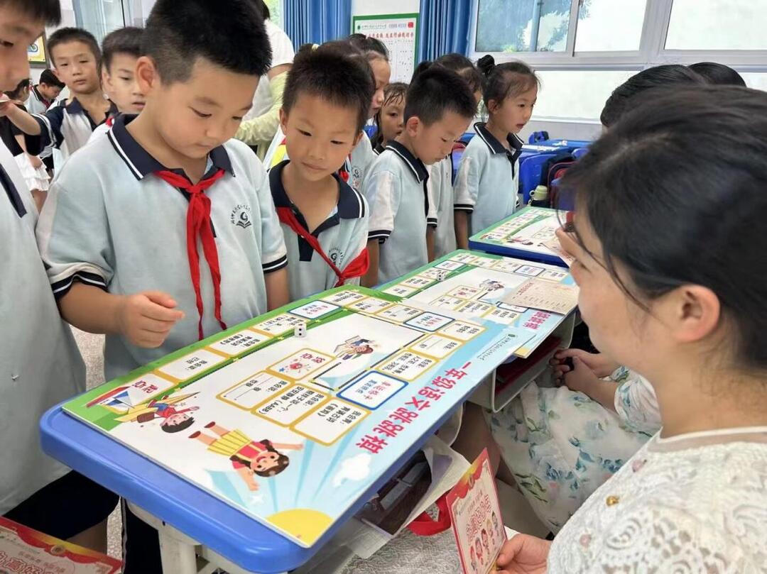 趣味闖關(guān)點(diǎn)亮成長(zhǎng)之路——湖南師范大學(xué)附屬九華步步高小學(xué)開(kāi)展2025年上學(xué)期“樂(lè)學(xué)樂(lè)考”活動(dòng)