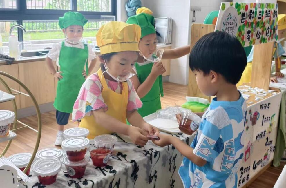 懷化市鶴城區(qū)第二幼兒園：幼兒園茶飲店“爆單”記