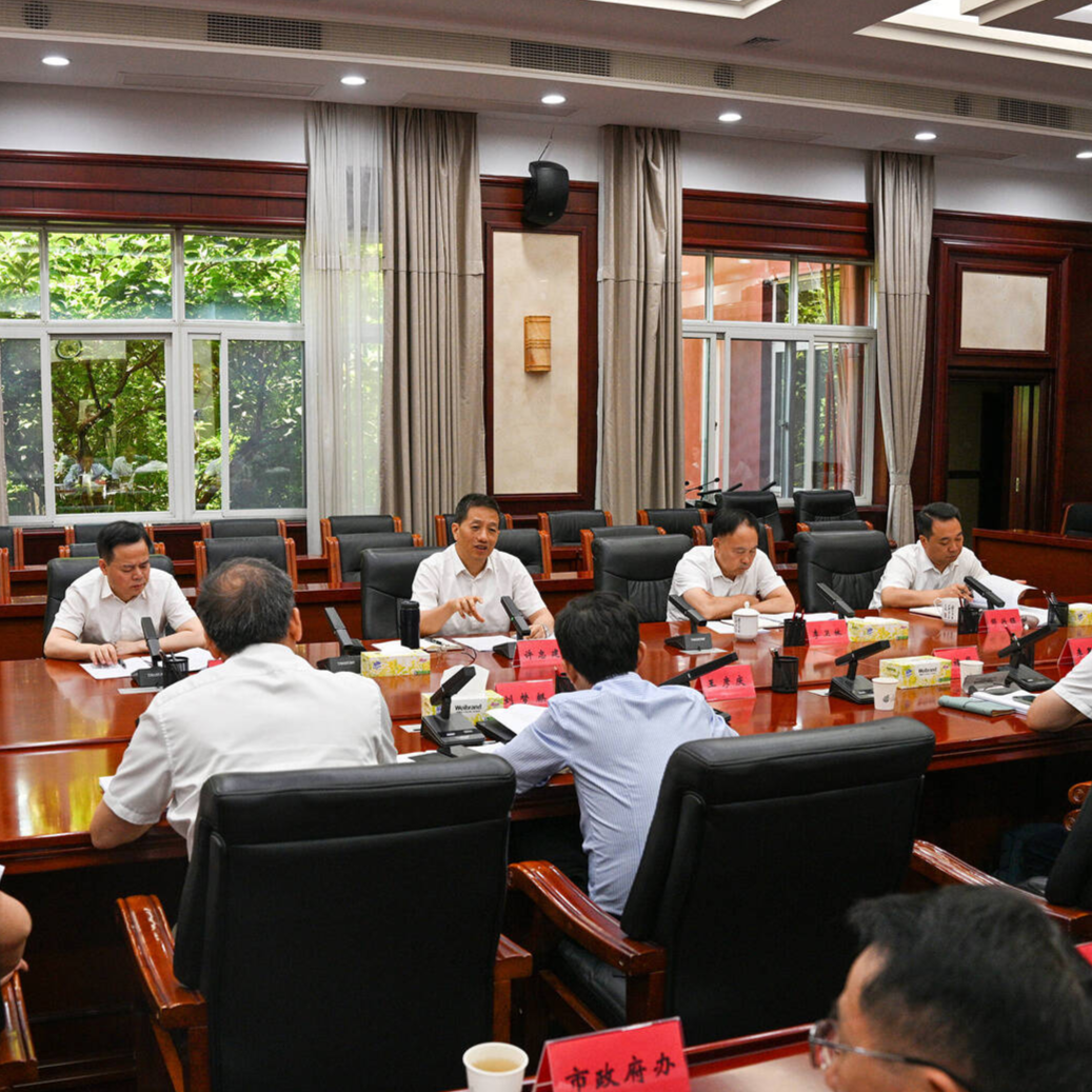 許忠建主持召開“十五五”時期懷化國際陸港建設(shè)暨商貿(mào)物流產(chǎn)業(yè)發(fā)展專題座談會