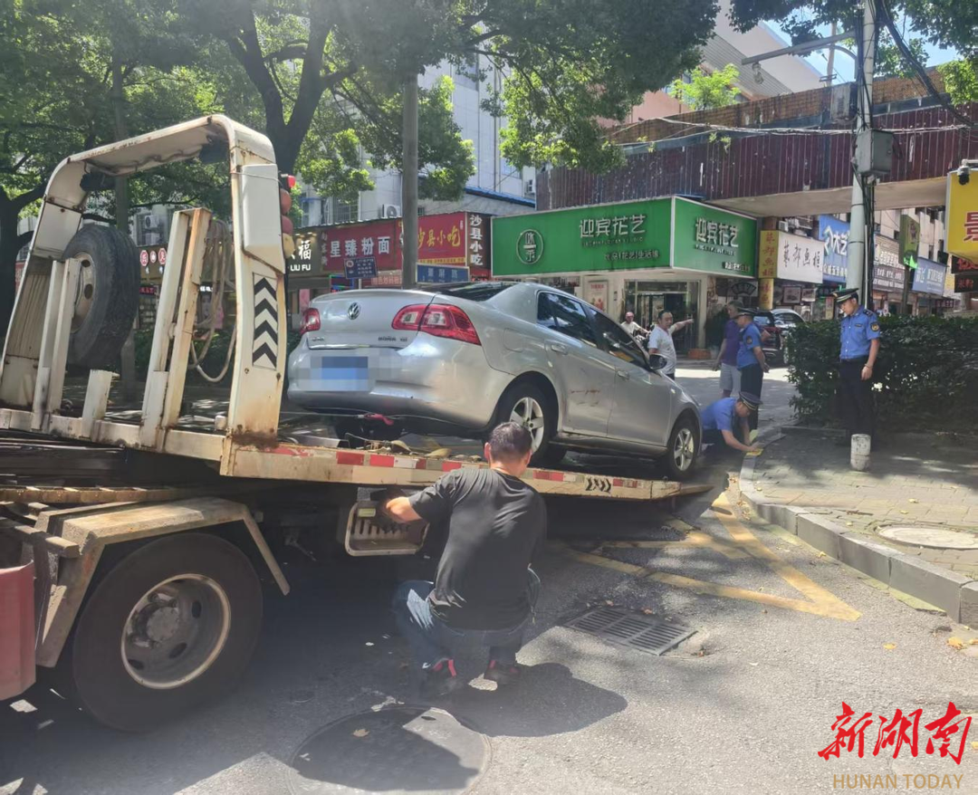 婁底城管重拳整治違停頑疾