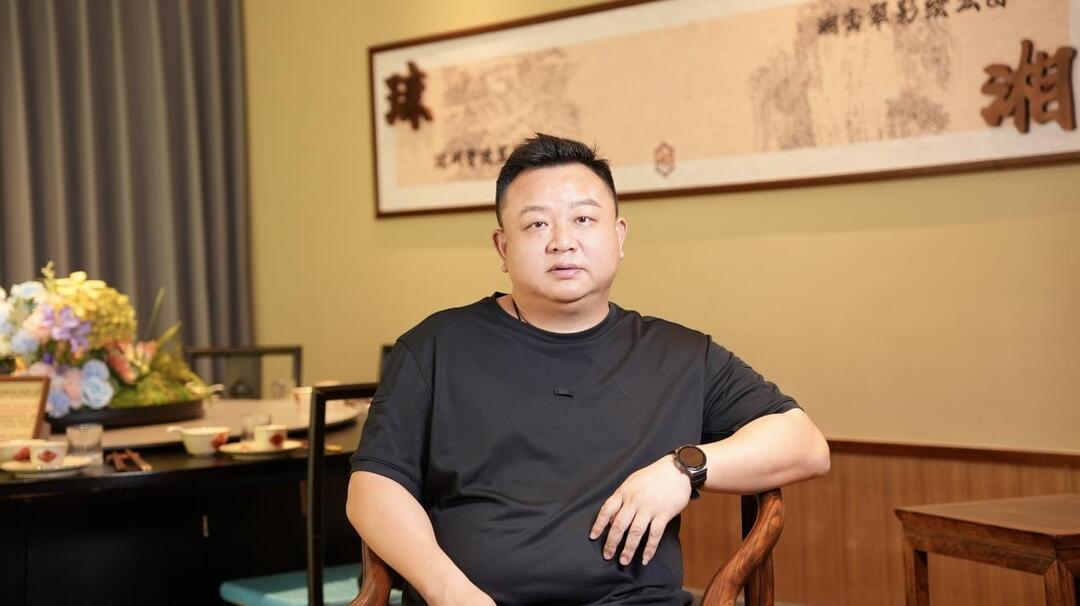 湘味闖天涯③｜“餐飲俠客”王贊：鋼鍋當(dāng)鐵馬，湘味闖江湖