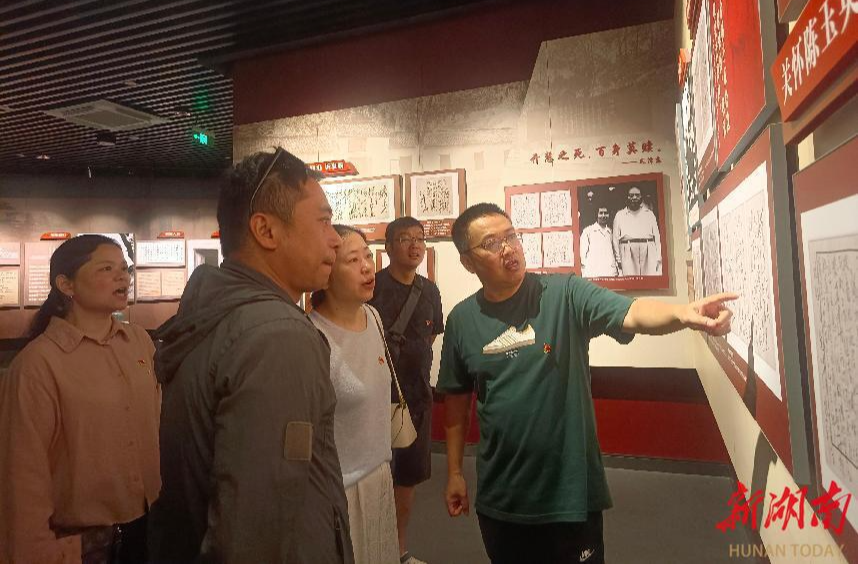 湘潭市岳塘區(qū)大橋?qū)W校：尋紅色清廉密碼 鑄新時(shí)代教育風(fēng)骨
