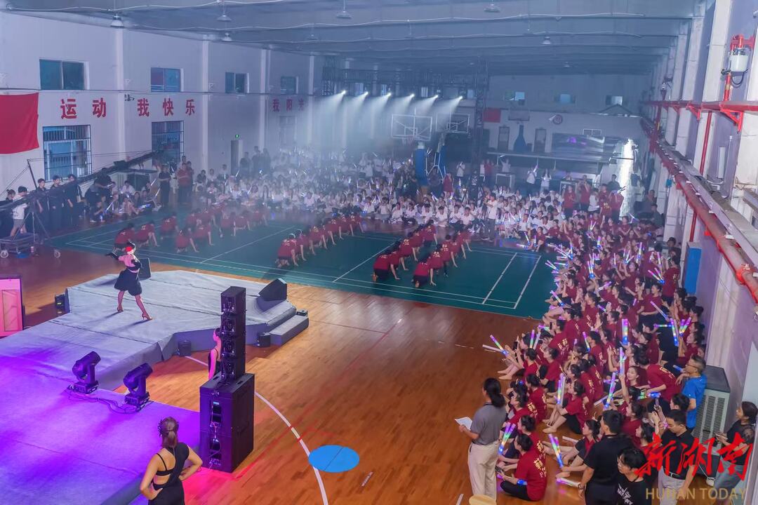 紅色旋律奏響青春華章！這所學校以藝術盛宴獻禮建黨104周年