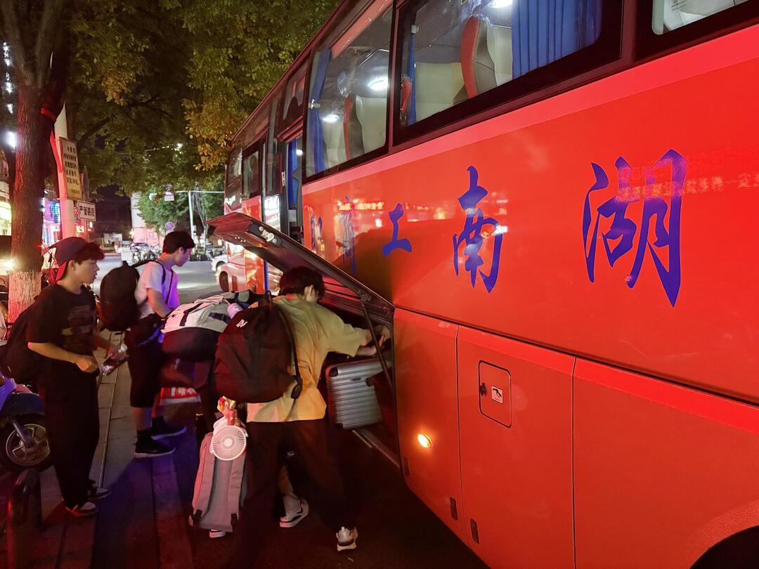 免費(fèi)校車護(hù)航學(xué)生返鄉(xiāng)路！湖南工商職業(yè)學(xué)院推出暑期暖心舉措