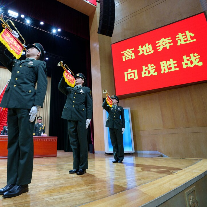 以青春之名，赴時(shí)代之約！視頻直擊國(guó)防科大2025屆學(xué)員畢業(yè)典禮