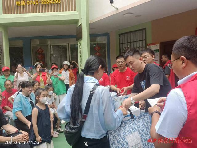 懷化雷鋒志愿者點亮勵志少年“七彩假期”