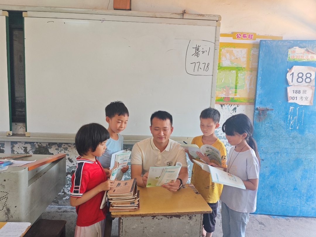扎根農村 用愛育人——記桂陽縣舂陵江鎮(zhèn)中心學校教師鐘文輝