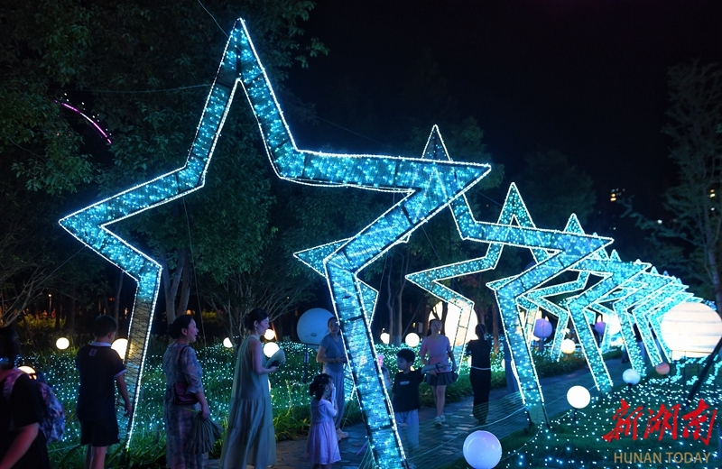 洋湖花灯点亮璀璨夜空