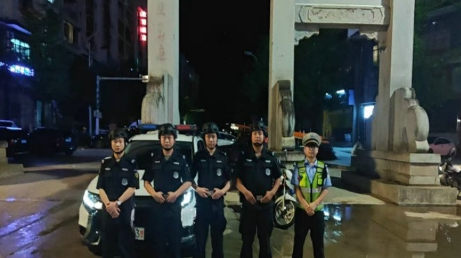 蓝山：交警、巡特警携手出击，重拳整治“飙车炸街”