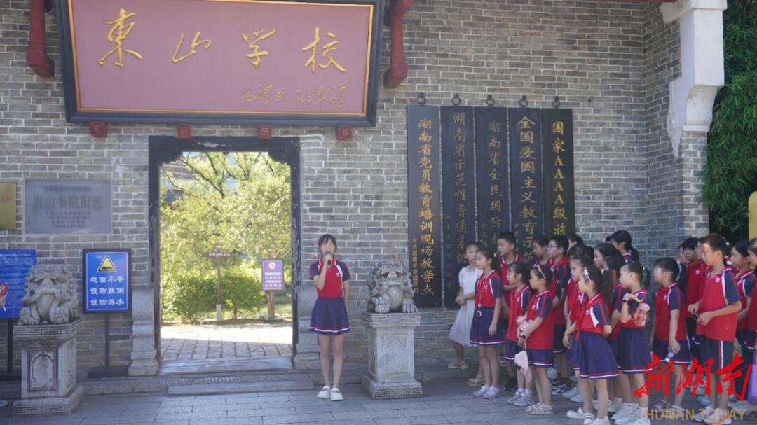当大学生宣讲员遇上小学生讲解员