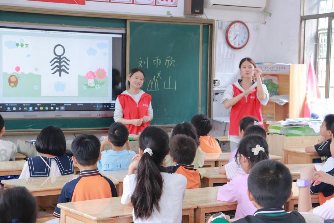 南華大學(xué)語言文學(xué)學(xué)院創(chuàng)新文化課程賦能鄉(xiāng)村文化振興