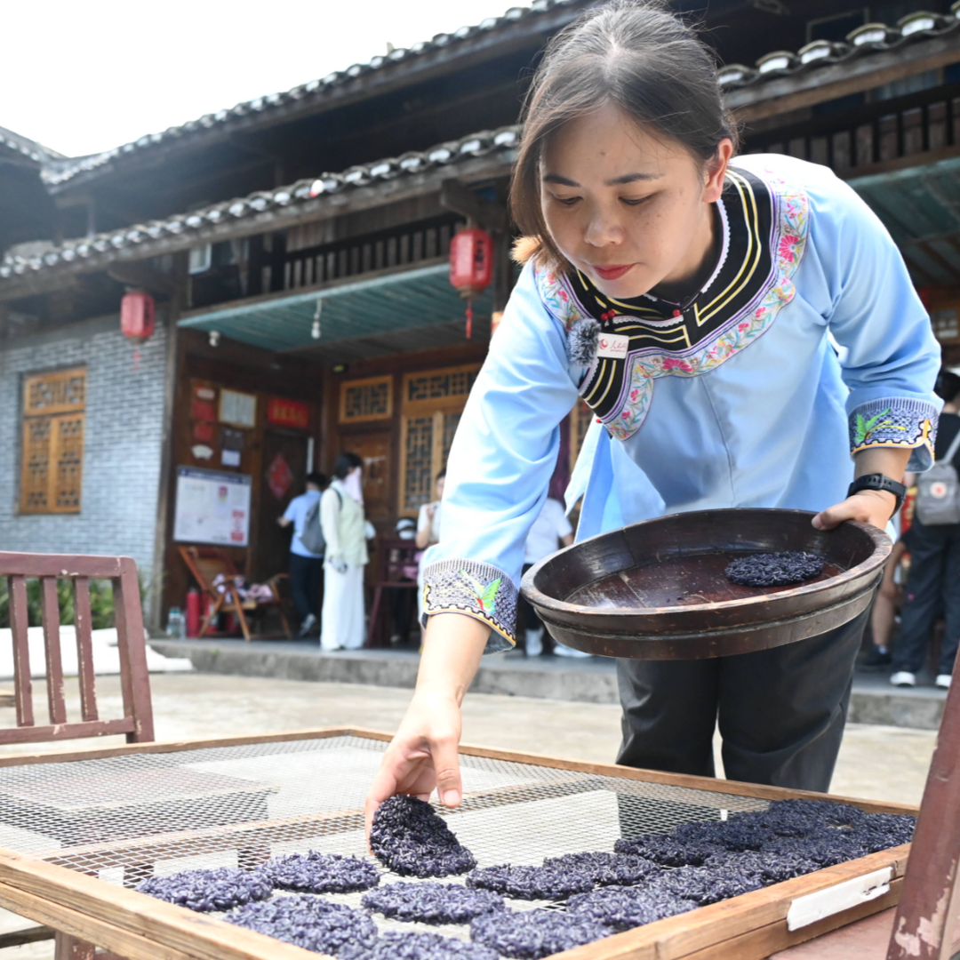 石板巷里話非遺 央媒省媒采訪團(tuán)探訪會同高椅古村文旅融合新圖景