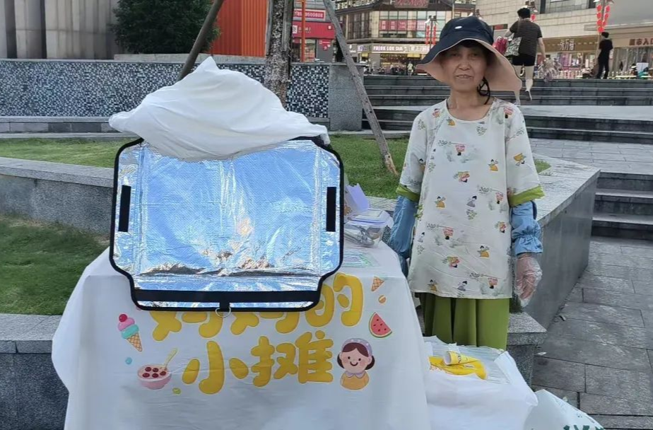 媽媽擺冰淇淋攤，長(zhǎng)沙女子怕沒(méi)人買偷偷發(fā)帖請(qǐng)網(wǎng)友幫忙：我報(bào)銷！當(dāng)事人回應(yīng)