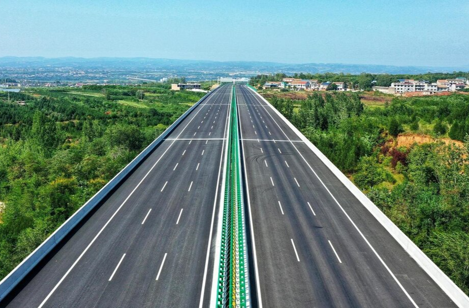 Hunan's High-speed Railway Network to Handle 22 Mln Passenger Trips During Summer Travel Rush