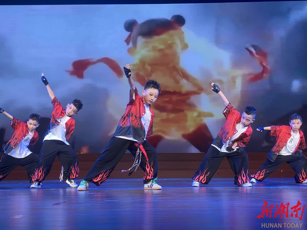 湘潭500余名街舞少年舞動(dòng)青春活力