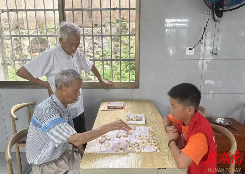 婁底市社會福利院微光志愿服務(wù)隊(duì)走進(jìn)敬老院