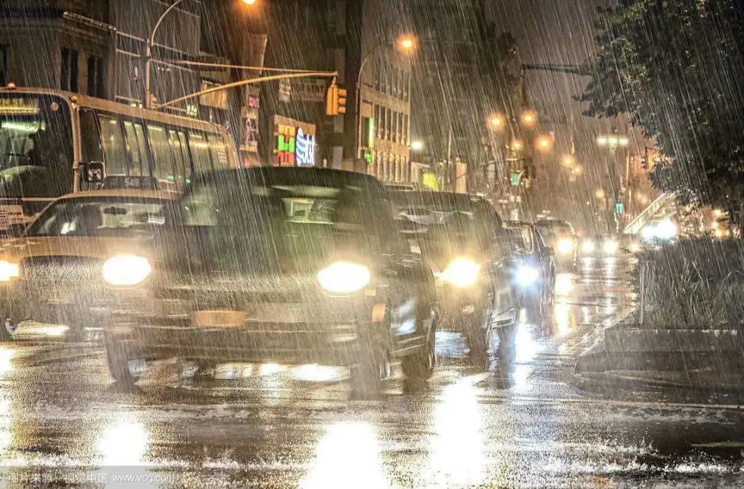 12岁男孩暴雨中被网约车扔下，临走时还说“谢谢叔叔”......