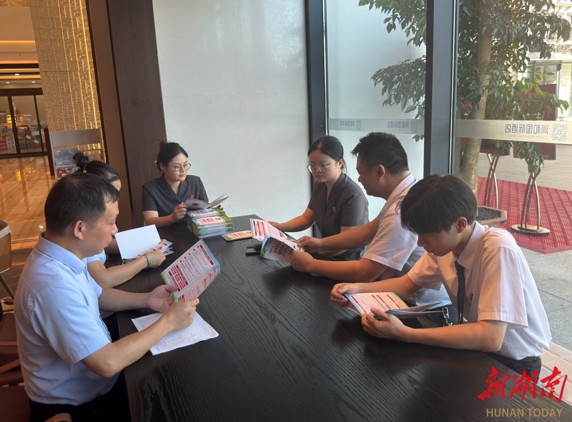 漣源市人民法院送法進(jìn)企業(yè) 護(hù)航促發(fā)展