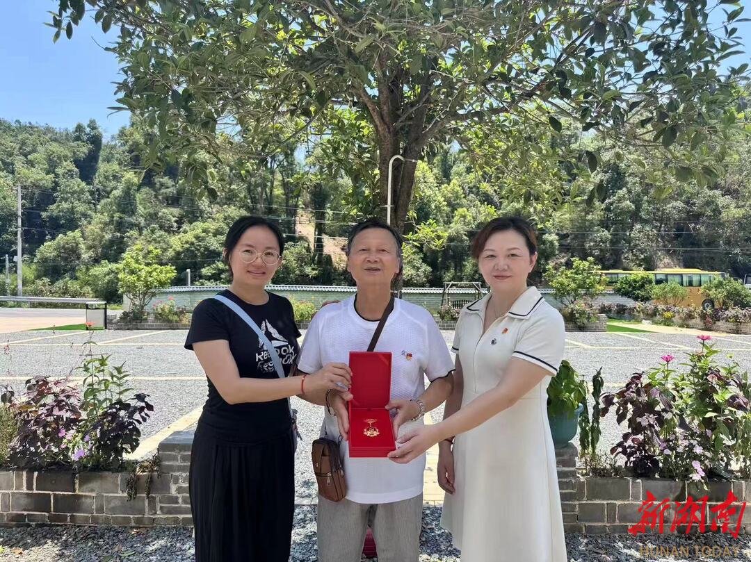 芙蓉南路社區(qū)開展“守黨性，話初心，擔(dān)使命，促團(tuán)結(jié)”主題實(shí)踐