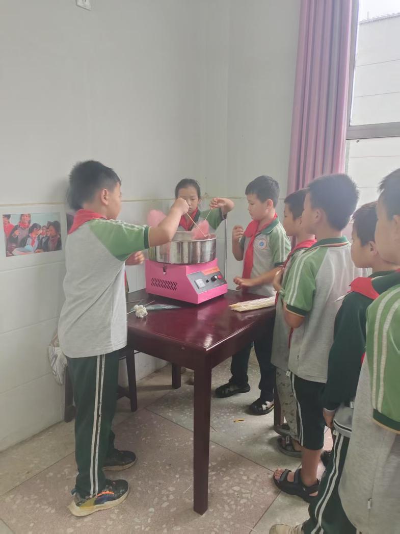冷水江市大坪小學(xué)：解鎖夏日課間新玩法，室內(nèi)活動(dòng)樂(lè)趣多