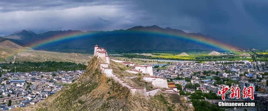 西藏日喀則：江孜宗山現(xiàn)彩虹景觀