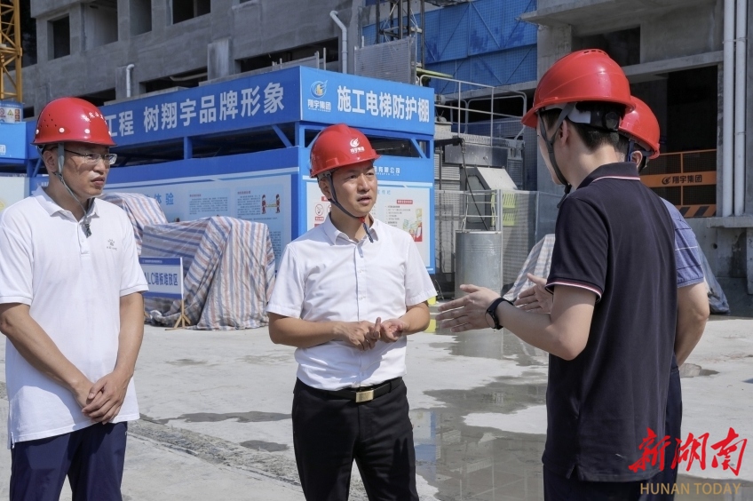 曾超群在婁底中心城區(qū)調(diào)研：科學應(yīng)對高溫天氣 全面筑牢安全防線
