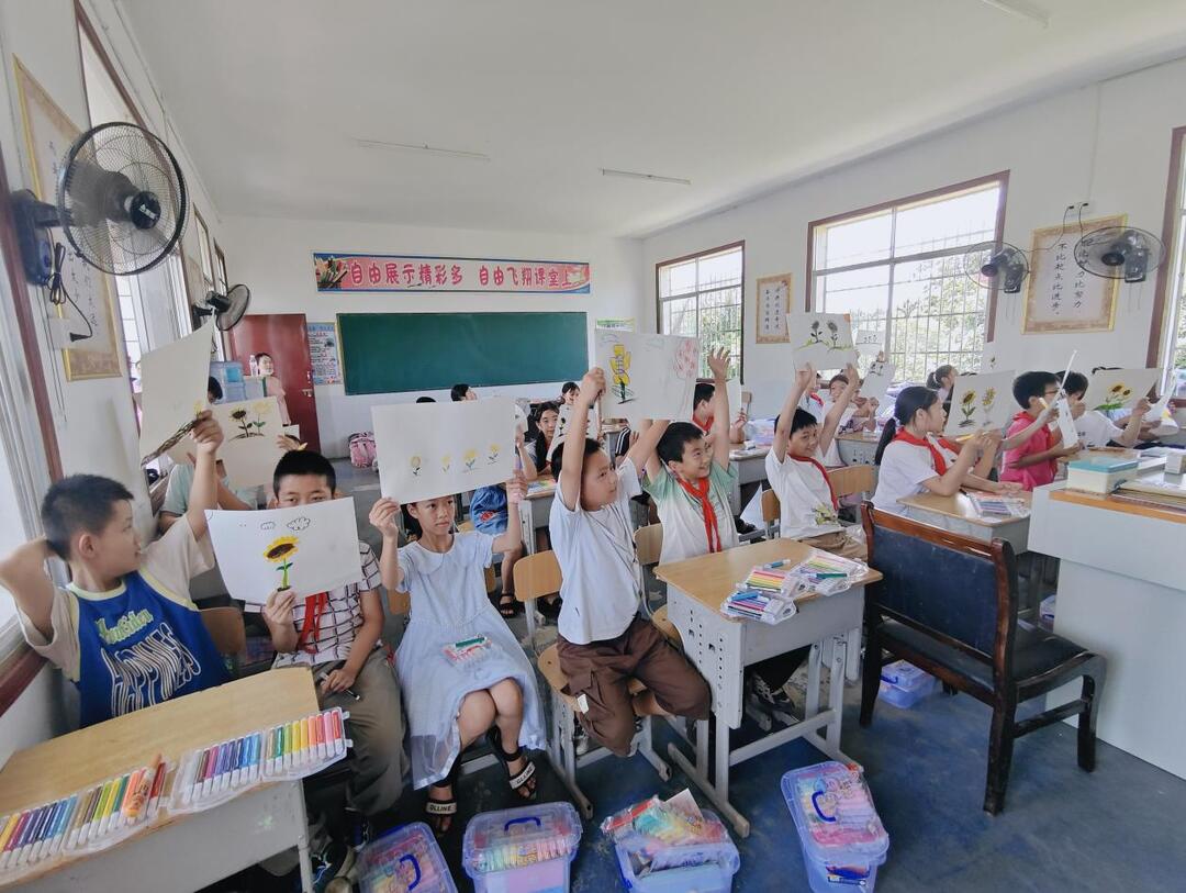 長(zhǎng)沙民政職業(yè)技術(shù)學(xué)院軟件學(xué)院暑期“三下鄉(xiāng)”活動(dòng)：支教育苗與田間勞作鑄就最美畫卷
