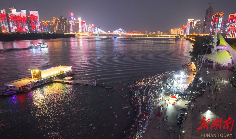 長(zhǎng)沙人的夏日儀式感：江邊吹風(fēng)才是正經(jīng)事！
