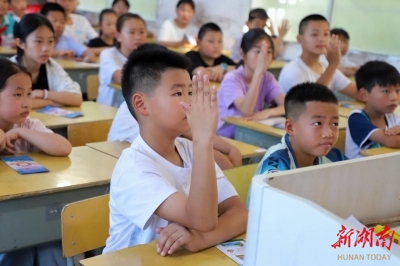 送法進(jìn)校筑牢暑期安全防線