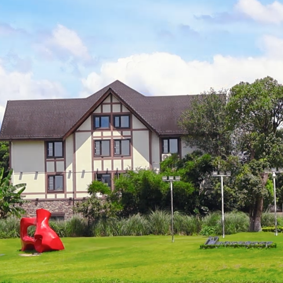 長(zhǎng)沙的“混血美學(xué)”：三分異域魂，七分湘辣魄！The hybrid glamour of Changsha：30% Global Vibe × 70% Hunan Soul!